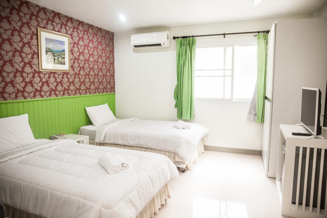 Nine Inn @ Town Phuket Esterno foto